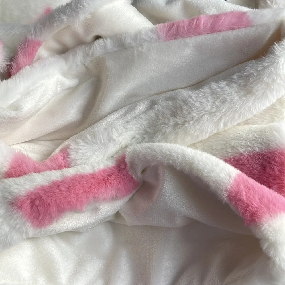 🎉HP🎉🌲RACHEL ZOE Soft, plush oversized Holiday Faux Fur Throw🌲NWT🌲 - Picture 13 of 13